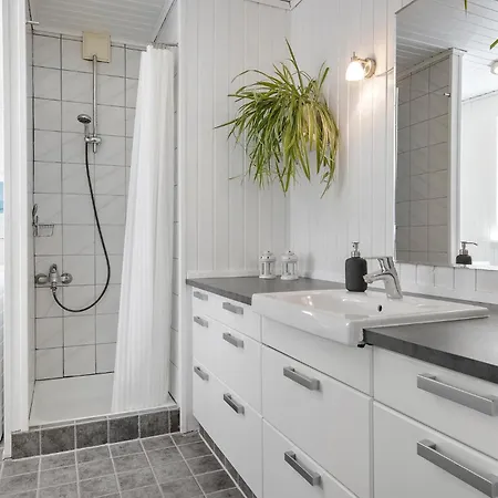 1 Bedroom Cozy In Ferienhaus *